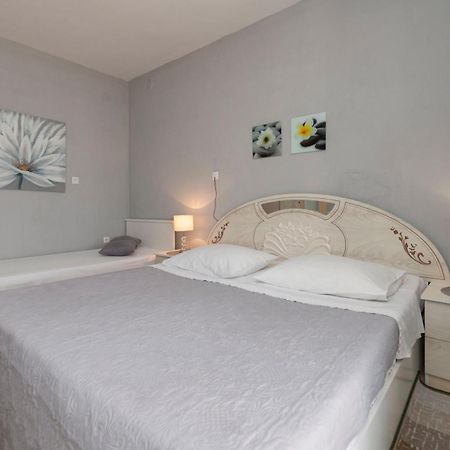 Apartment And Rooms Tatjana Omiš Екстериор снимка