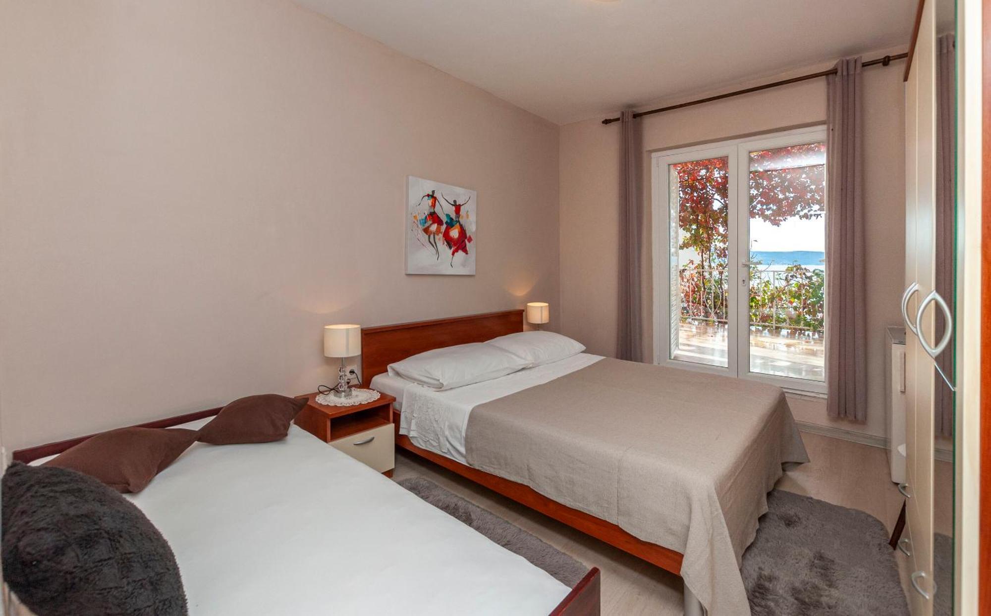 Apartment And Rooms Tatjana Omiš Екстериор снимка