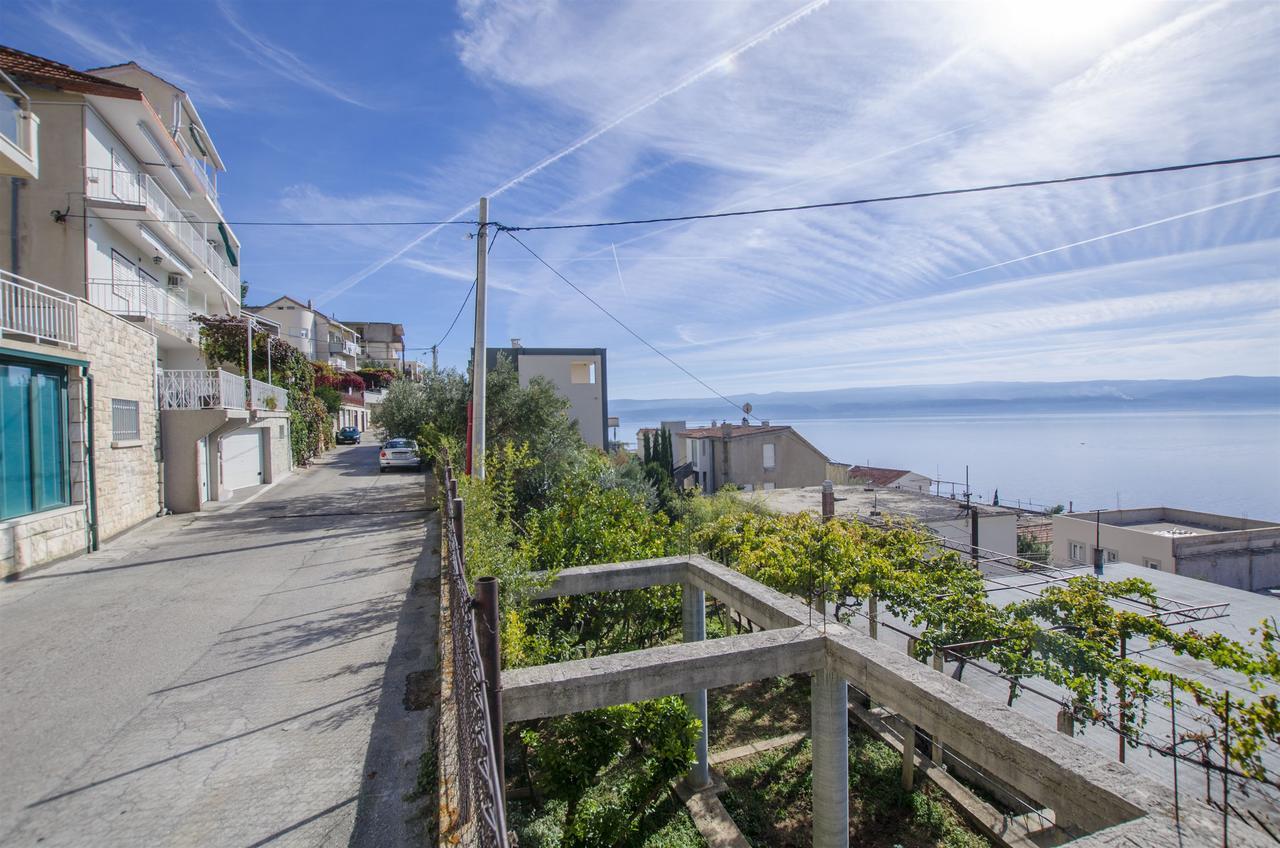 Apartment And Rooms Tatjana Omiš Екстериор снимка