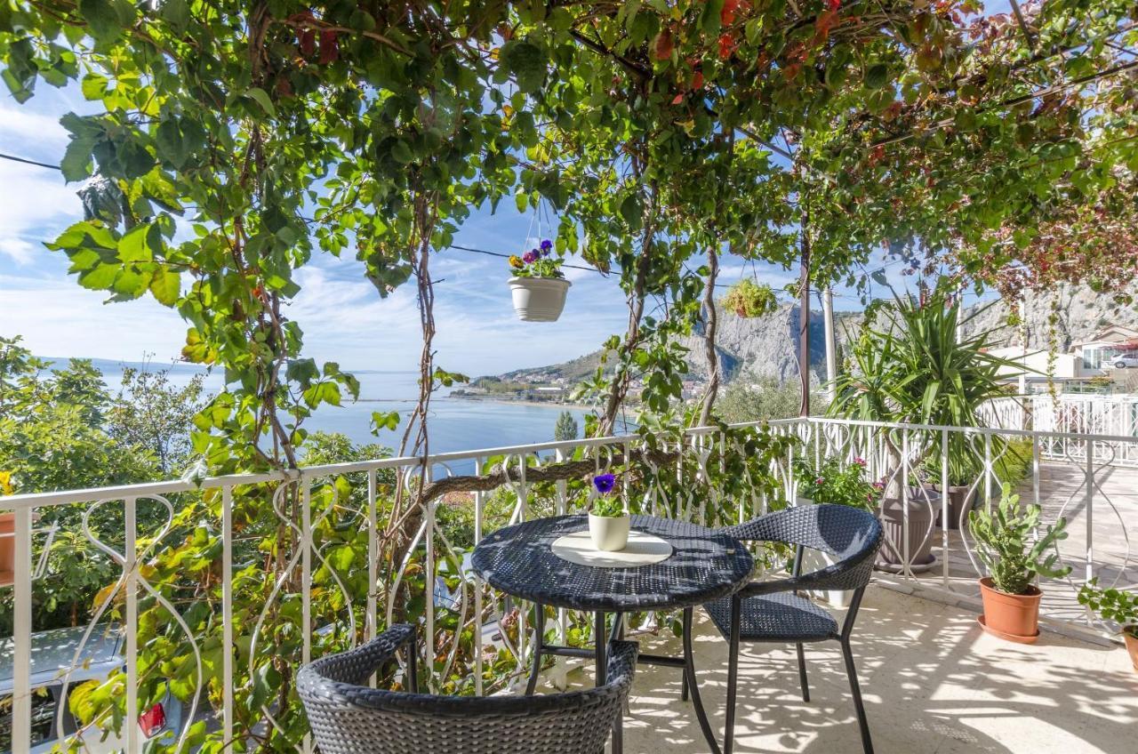 Apartment And Rooms Tatjana Omiš Екстериор снимка
