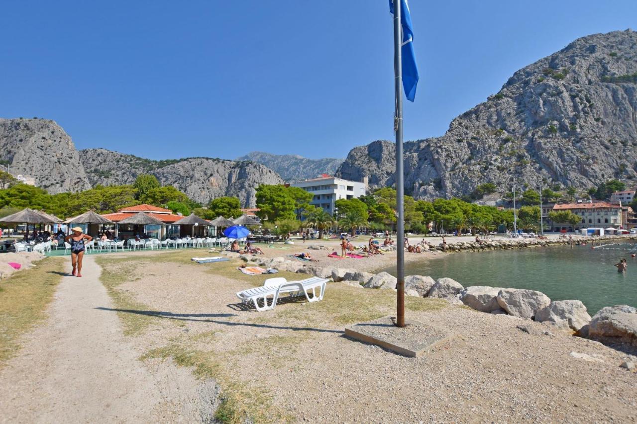 Apartment And Rooms Tatjana Omiš Екстериор снимка
