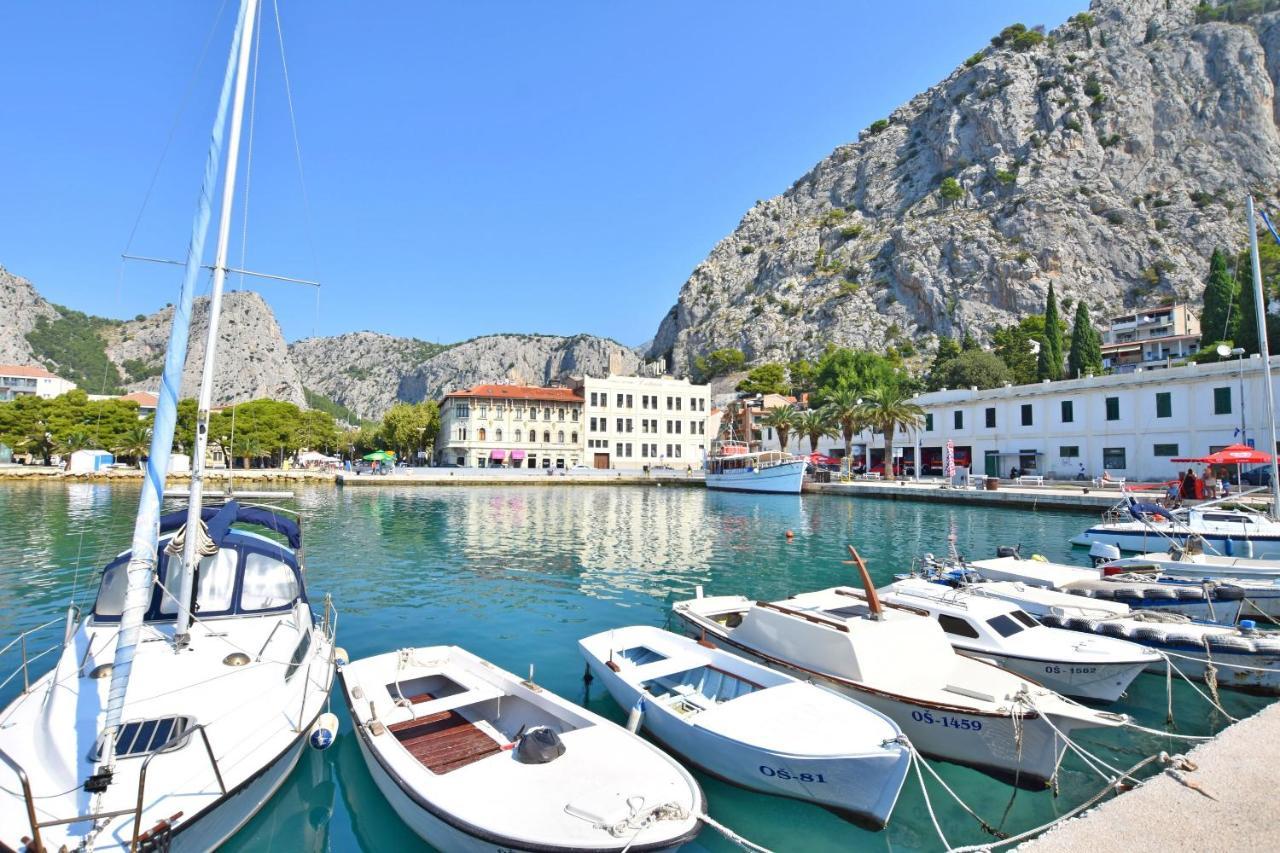 Apartment And Rooms Tatjana Omiš Екстериор снимка