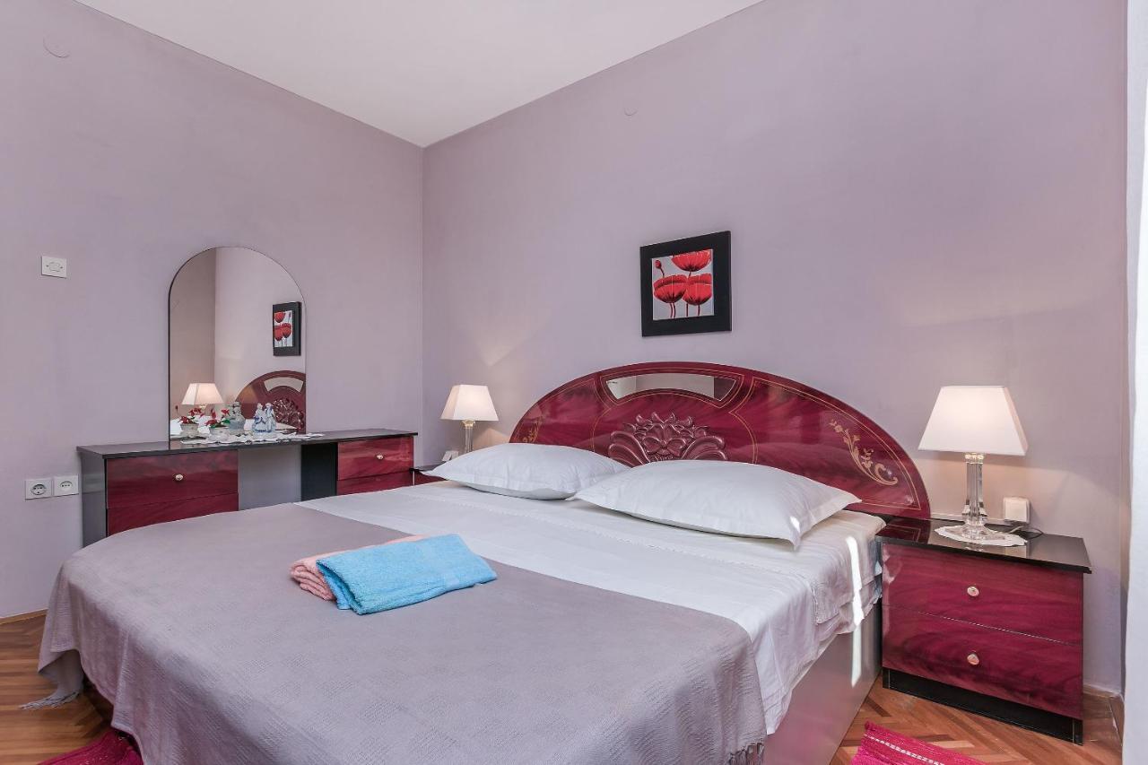 Apartment And Rooms Tatjana Omiš Екстериор снимка