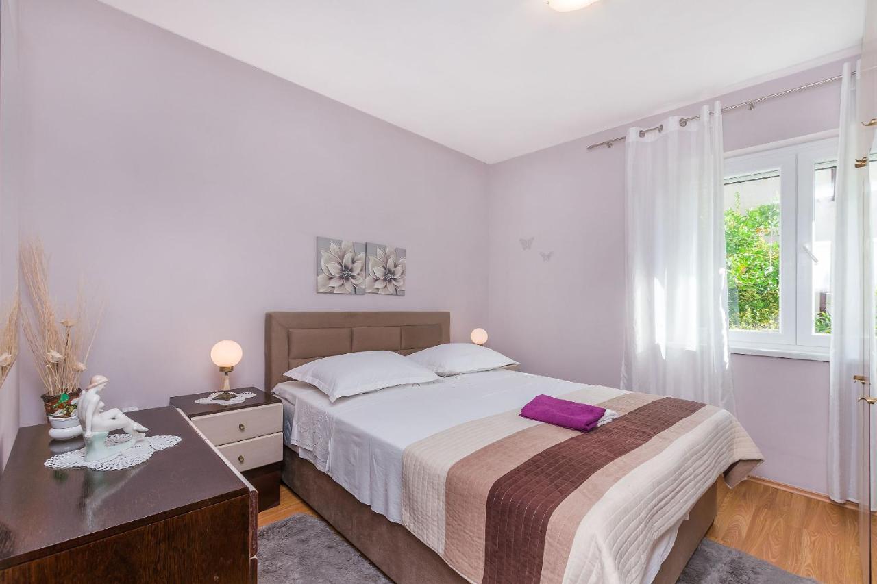 Apartment And Rooms Tatjana Omiš Екстериор снимка