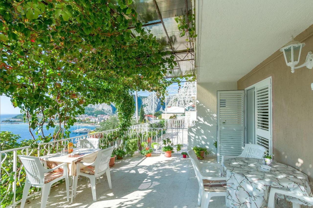 Apartment And Rooms Tatjana Omiš Екстериор снимка