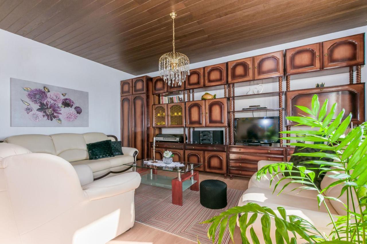Apartment And Rooms Tatjana Omiš Екстериор снимка