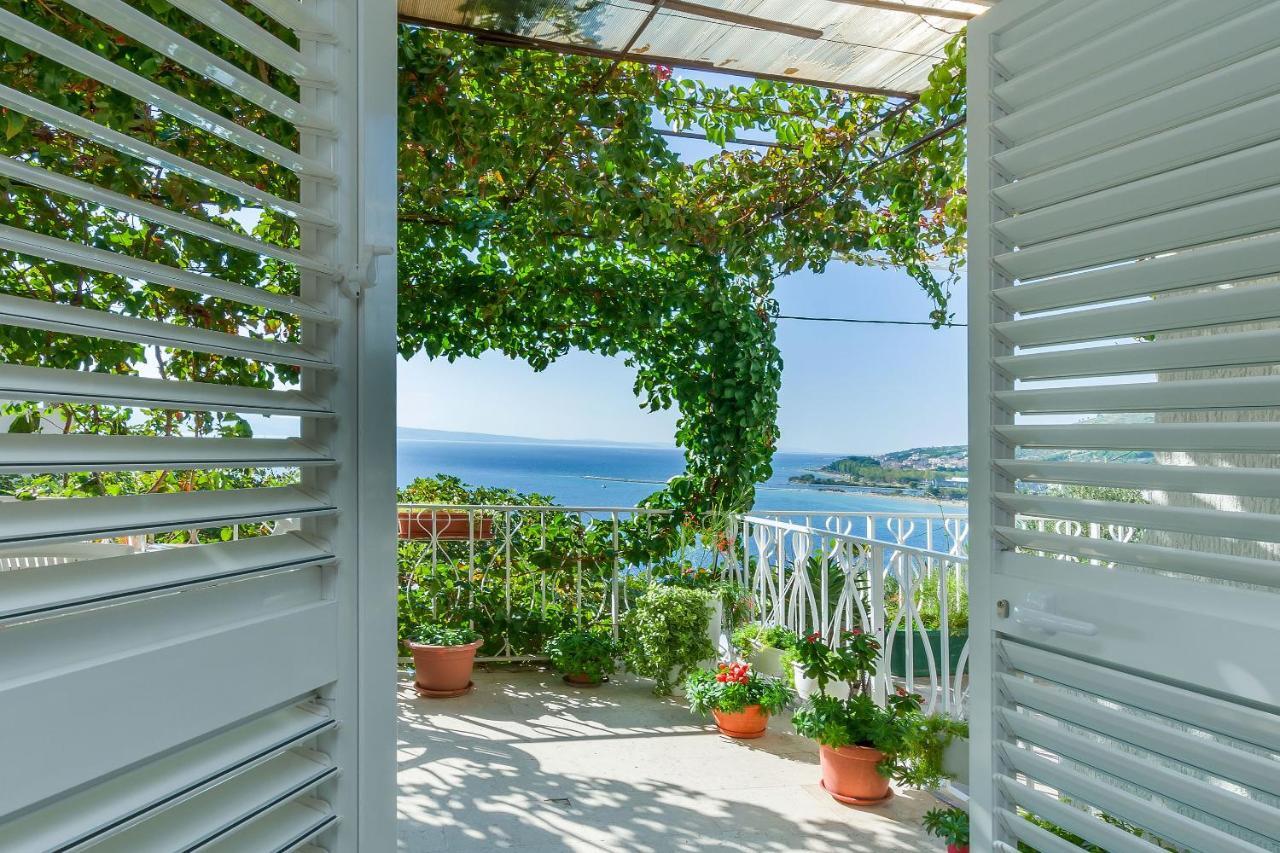 Apartment And Rooms Tatjana Omiš Екстериор снимка