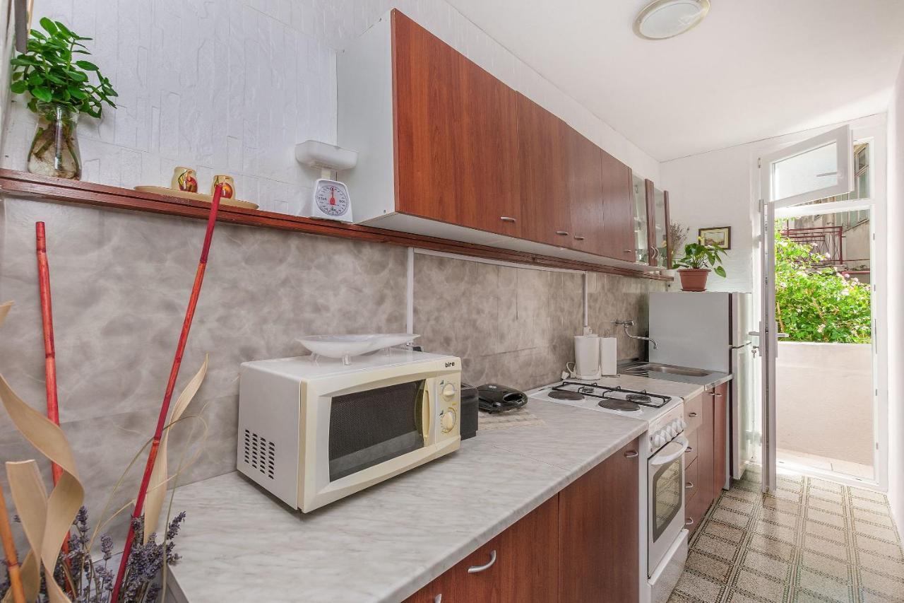 Apartment And Rooms Tatjana Omiš Екстериор снимка