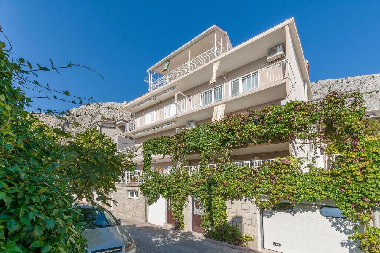 Apartment And Rooms Tatjana Omiš Екстериор снимка